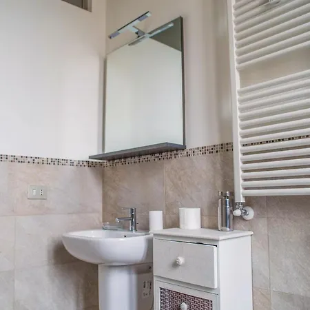 Adelaide 5000 Apartment Milan
