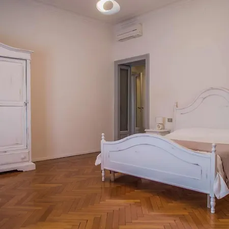 Apartment Adelaide 5000 *