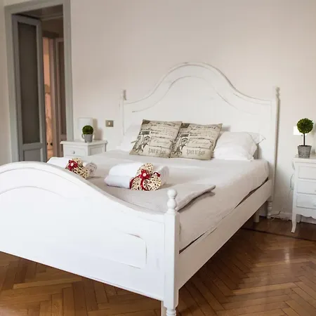 Apartment Adelaide 5000 Milan